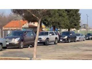 Photo of cars lined up for the food distribution